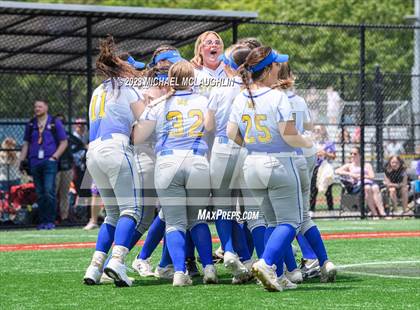 Thumbnail 3 in Maine-Endwell vs. Troy (NYSPHSAA A Final) photogallery.