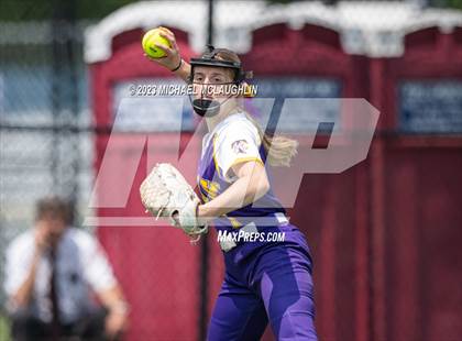 Thumbnail 2 in Maine-Endwell vs. Troy (NYSPHSAA A Final) photogallery.