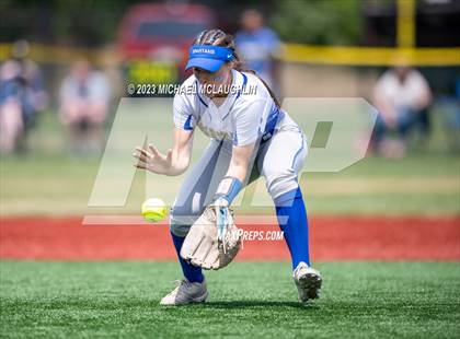 Thumbnail 2 in Maine-Endwell vs. Troy (NYSPHSAA A Final) photogallery.