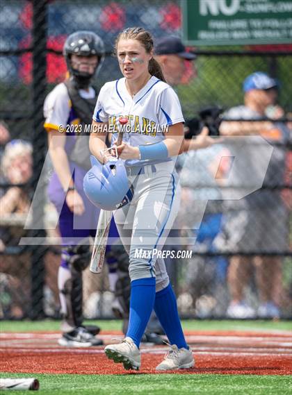 Thumbnail 2 in Maine-Endwell vs. Troy (NYSPHSAA A Final) photogallery.