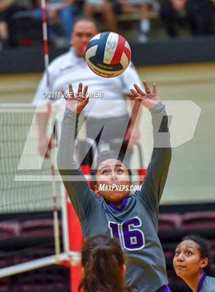 Thumbnail 2 in Churchill vs Warren (Class 6A Bidistrict) photogallery.
