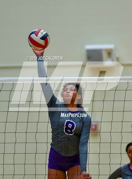 Thumbnail 1 in Churchill vs Warren (Class 6A Bidistrict) photogallery.