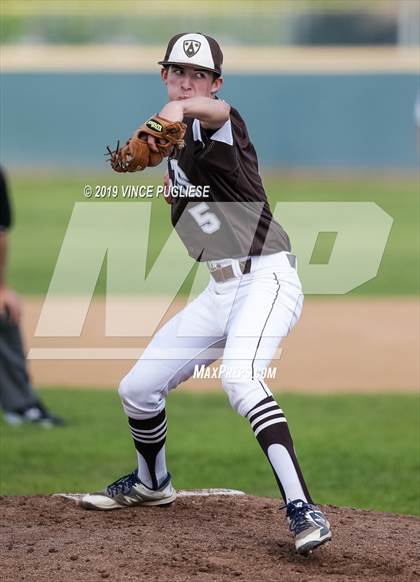 Thumbnail 2 in Chaminade @ Crespi photogallery.