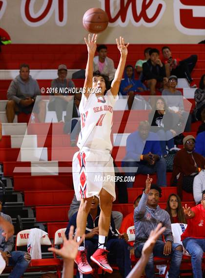 Thumbnail 2 in Redondo Union vs. Gahr (Pacific Shores Tournament) photogallery.