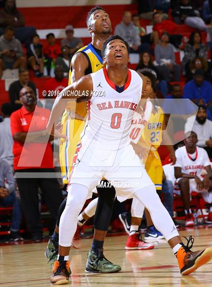 Thumbnail 3 in Redondo Union vs. Gahr (Pacific Shores Tournament) photogallery.