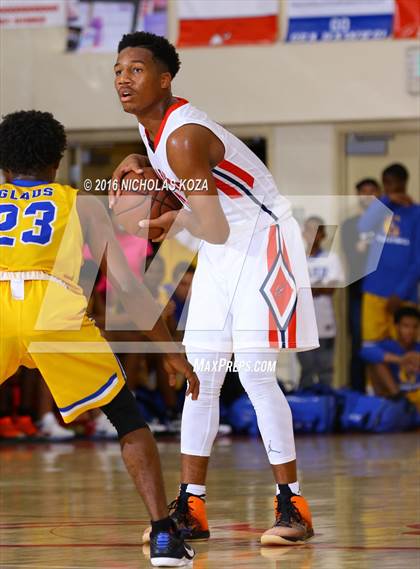 Thumbnail 1 in Redondo Union vs. Gahr (Pacific Shores Tournament) photogallery.