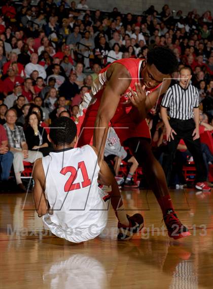 Thumbnail 1 in Westchester @ Mater Dei (Nike Extravaganza) photogallery.