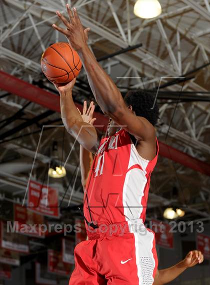 Thumbnail 3 in Westchester @ Mater Dei (Nike Extravaganza) photogallery.