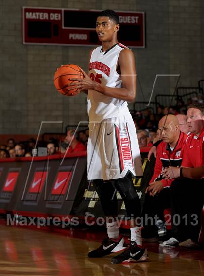Thumbnail 1 in Westchester @ Mater Dei (Nike Extravaganza) photogallery.
