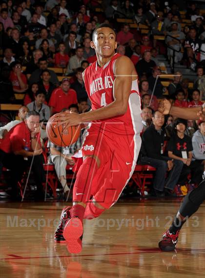 Thumbnail 1 in Westchester @ Mater Dei (Nike Extravaganza) photogallery.