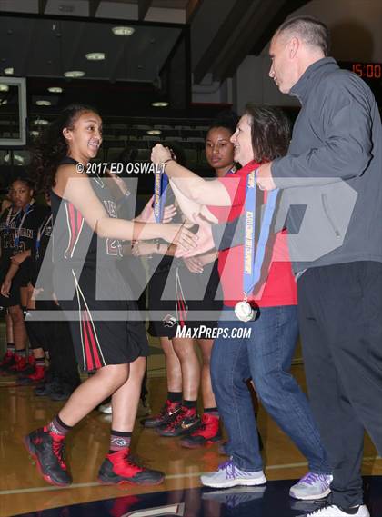 Thumbnail 2 in Bishop O'Dowd vs. Salesian College Preparatory (CIF NCS D3 Final) photogallery.