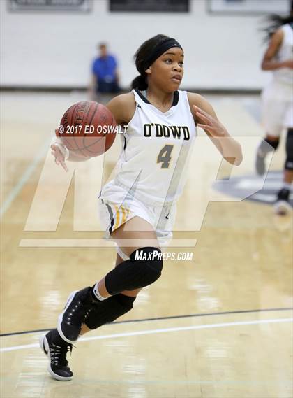 Thumbnail 3 in Bishop O'Dowd vs. Salesian College Preparatory (CIF NCS D3 Final) photogallery.