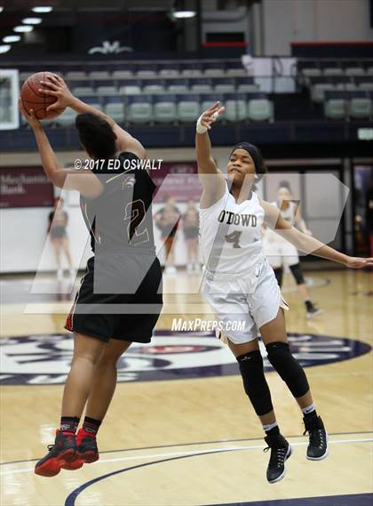 Thumbnail 3 in Bishop O'Dowd vs. Salesian College Preparatory (CIF NCS D3 Final) photogallery.