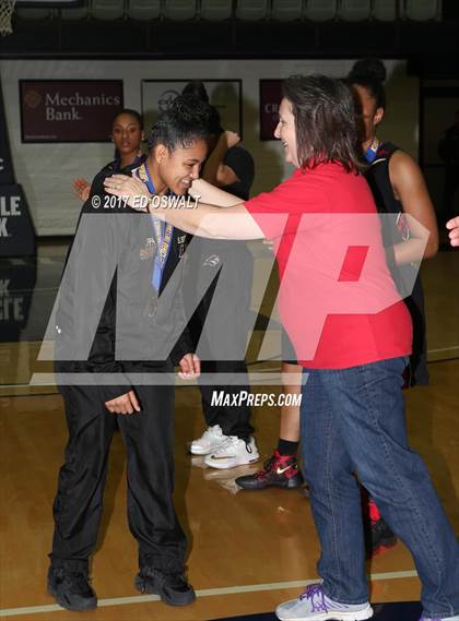 Thumbnail 3 in Bishop O'Dowd vs. Salesian College Preparatory (CIF NCS D3 Final) photogallery.