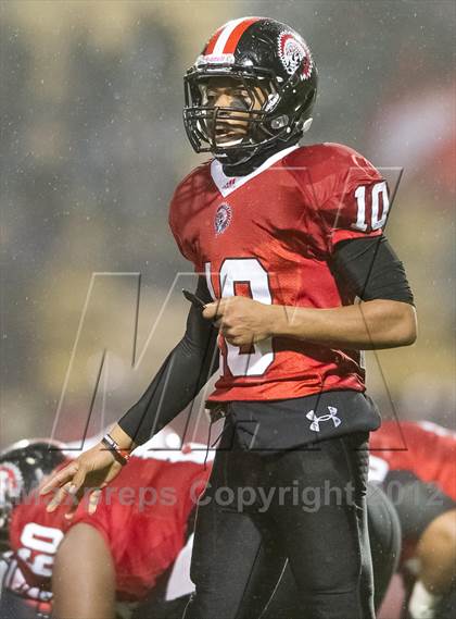 Thumbnail 1 in Aliquippa vs. Richland (PIAA Class AA Semifinal) photogallery.
