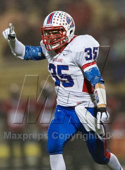 Thumbnail 2 in Aliquippa vs. Richland (PIAA Class AA Semifinal) photogallery.
