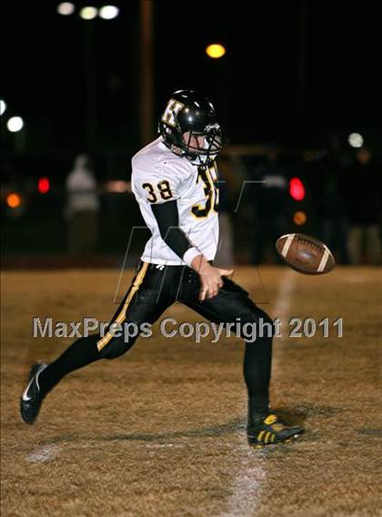 Thumbnail 1 in Hendersonville vs. Ridgeway (TSSAA 5A Semifinal) photogallery.