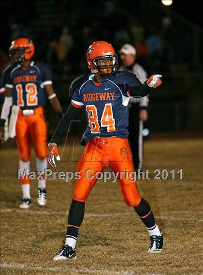 Thumbnail 2 in Hendersonville vs. Ridgeway (TSSAA 5A Semifinal) photogallery.