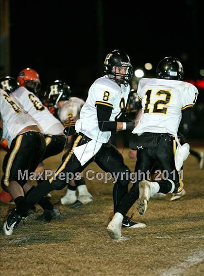 Thumbnail 2 in Hendersonville vs. Ridgeway (TSSAA 5A Semifinal) photogallery.