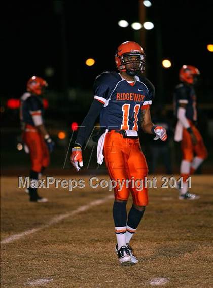 Thumbnail 1 in Hendersonville vs. Ridgeway (TSSAA 5A Semifinal) photogallery.