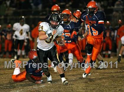 Thumbnail 2 in Hendersonville vs. Ridgeway (TSSAA 5A Semifinal) photogallery.