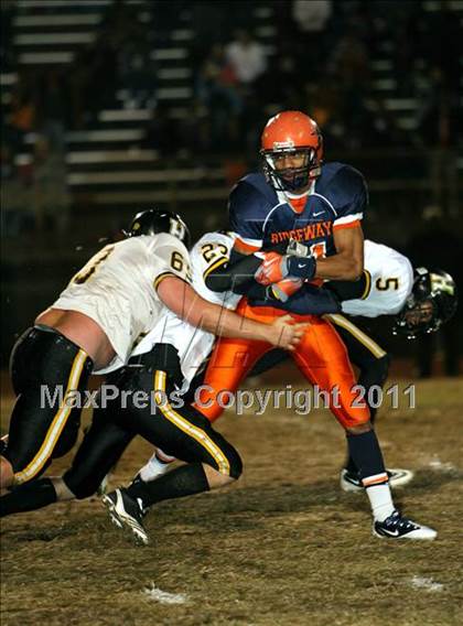 Thumbnail 1 in Hendersonville vs. Ridgeway (TSSAA 5A Semifinal) photogallery.
