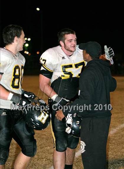 Thumbnail 2 in Hendersonville vs. Ridgeway (TSSAA 5A Semifinal) photogallery.