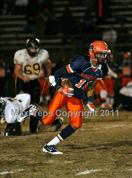 Thumbnail 2 in Hendersonville vs. Ridgeway (TSSAA 5A Semifinal) photogallery.