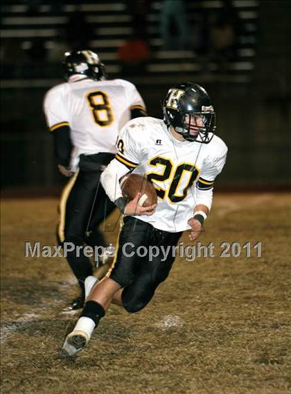 Thumbnail 3 in Hendersonville vs. Ridgeway (TSSAA 5A Semifinal) photogallery.