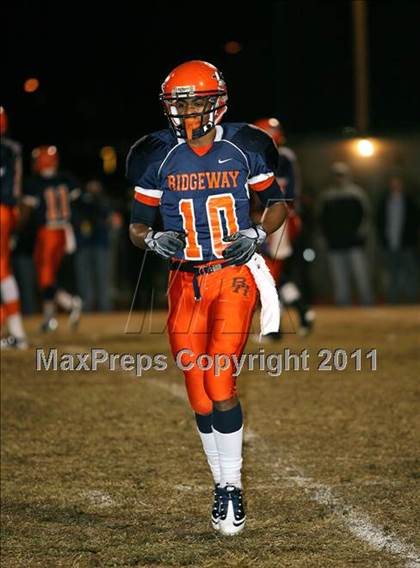 Thumbnail 3 in Hendersonville vs. Ridgeway (TSSAA 5A Semifinal) photogallery.