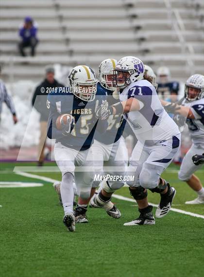 Thumbnail 1 in Hollidaysburg vs. Wallenpaupack Area (PIAA Class 5A First Round Playoff) photogallery.