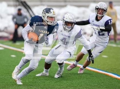 Thumbnail 1 in Hollidaysburg vs. Wallenpaupack Area (PIAA Class 5A First Round Playoff) photogallery.