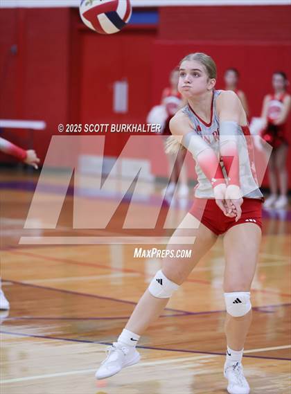 Thumbnail 1 in Glen Rose vs. Liberty (UIL 4A Volleyball Bi-District) photogallery.