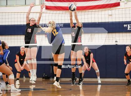 Thumbnail 1 in Irondequoit vs. Niagara-Wheatfield (NYSPHSAA Class A Regional) photogallery.