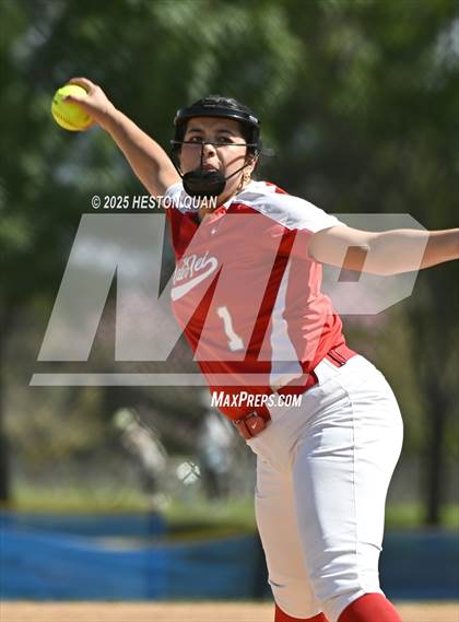 Thumbnail 2 in Mater Dei vs. Burroughs (Alan Dugard Classic) photogallery.