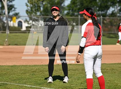 Thumbnail 1 in Mater Dei vs. Burroughs (Alan Dugard Classic) photogallery.