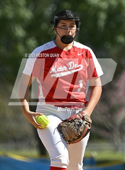 Thumbnail 1 in Mater Dei vs. Burroughs (Alan Dugard Classic) photogallery.