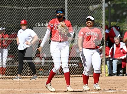 Thumbnail 1 in Mater Dei vs. Burroughs (Alan Dugard Classic) photogallery.