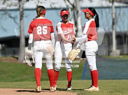 Thumbnail 2 in Mater Dei vs. Burroughs (Alan Dugard Classic) photogallery.