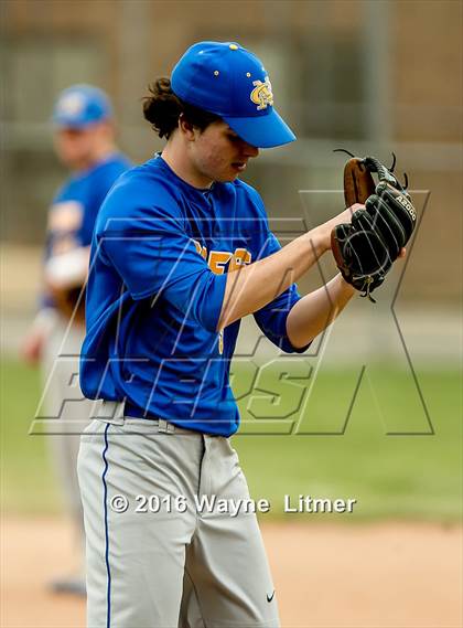 Thumbnail 2 in Newport Central Catholic vs Covington Catholic  photogallery.