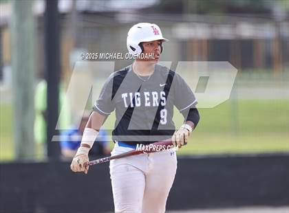 Thumbnail 1 in Oak Grove vs. Lake Arthur photogallery.