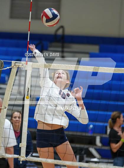 Thumbnail 1 in Notre Dame Prep vs. Perry photogallery.