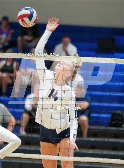 Thumbnail 3 in Notre Dame Prep vs. Perry photogallery.