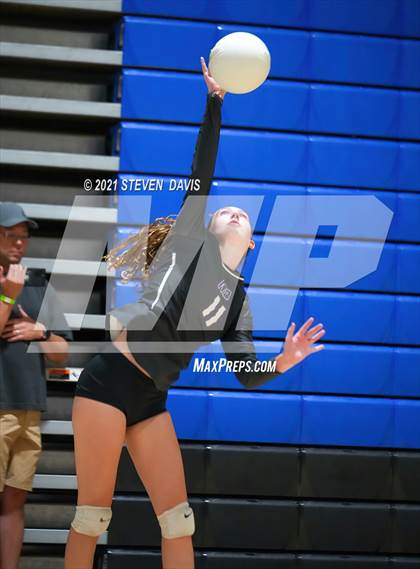 Thumbnail 3 in Notre Dame Prep vs. Perry photogallery.