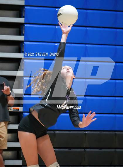 Thumbnail 3 in Notre Dame Prep vs. Perry photogallery.
