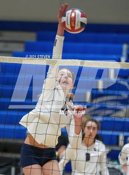 Thumbnail 3 in Notre Dame Prep vs. Perry photogallery.
