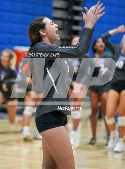 Thumbnail 1 in Notre Dame Prep vs. Perry photogallery.