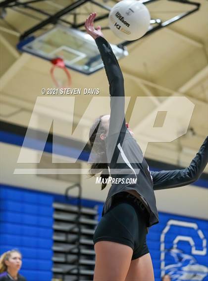 Thumbnail 2 in Notre Dame Prep vs. Perry photogallery.