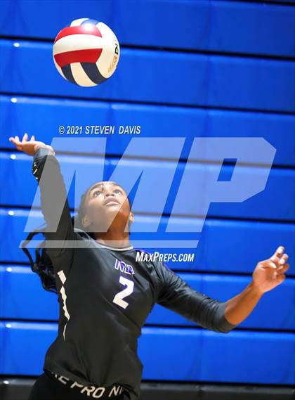 Thumbnail 2 in Notre Dame Prep vs. Perry photogallery.