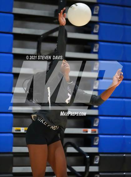 Thumbnail 2 in Notre Dame Prep vs. Perry photogallery.